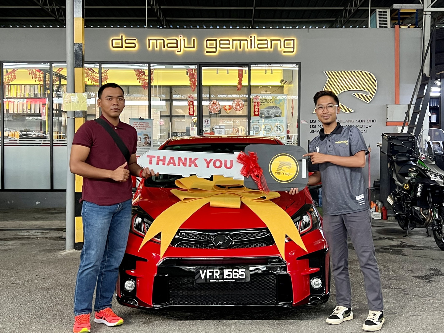 Perodua Myvi : layanan sangat sangat bagus dan dangat mudah thank pada brother aidil atas layanan yang sangat sangat terbaik ... saya bagi 5 star untuk awak ... jumpa di lain lain urusan .