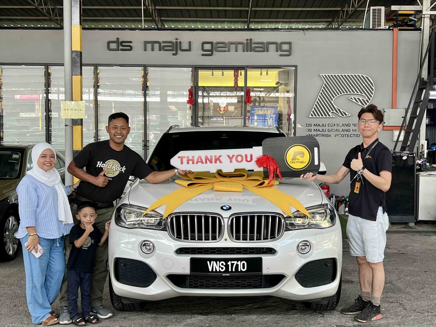 BMW X5 : Selesai berurusan jual beli dengan Tuan KC dari DS maju gemilang sungai besi..sangat puas hati,layanan yang sangat baik dan cepat.terima kasih