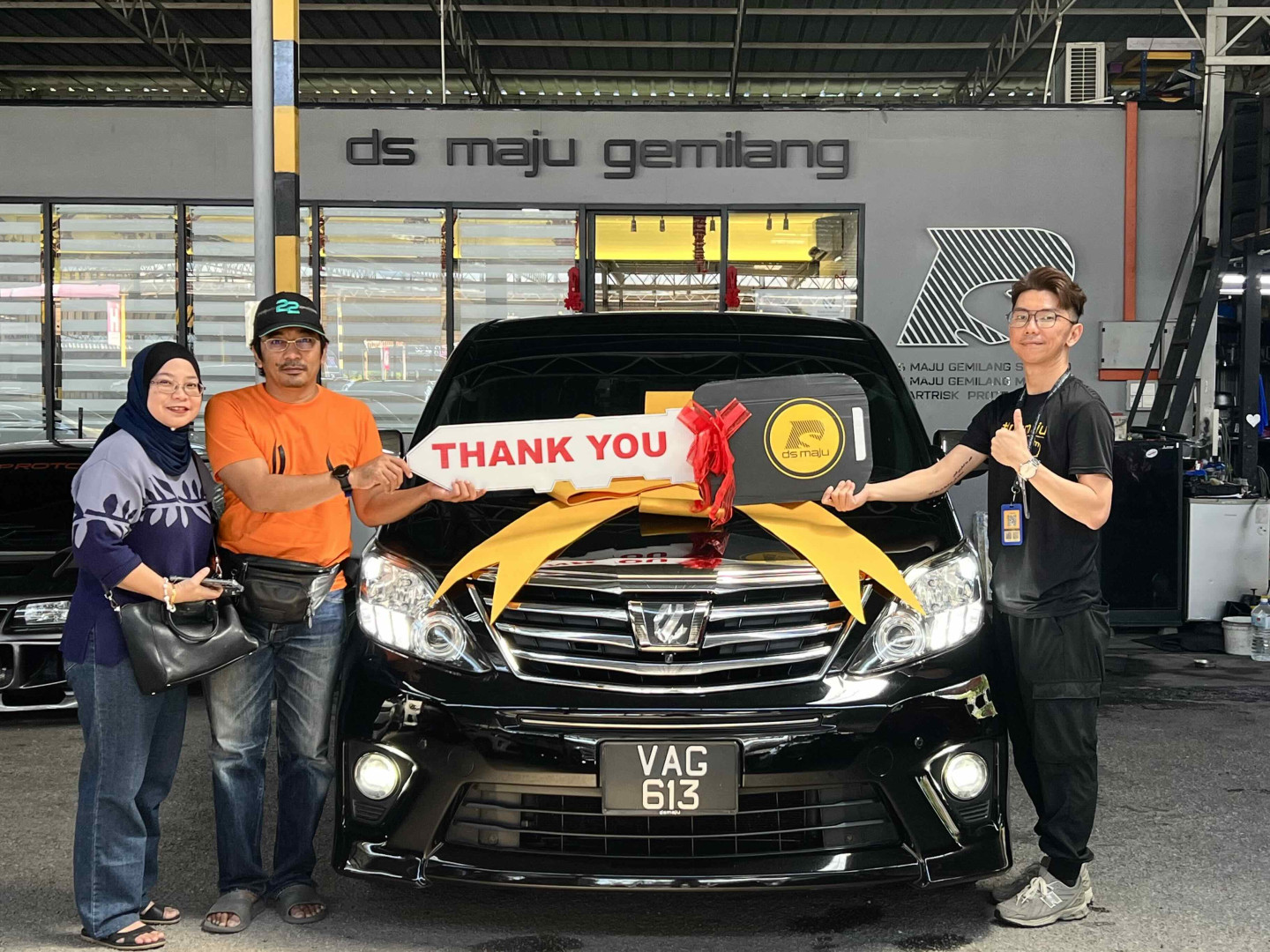 Toyota Alphard : The dealer KC was very supportive, co-operate and easy to deal. Process to obtain our new car from loan till delivery is totally smooth and less hassle.