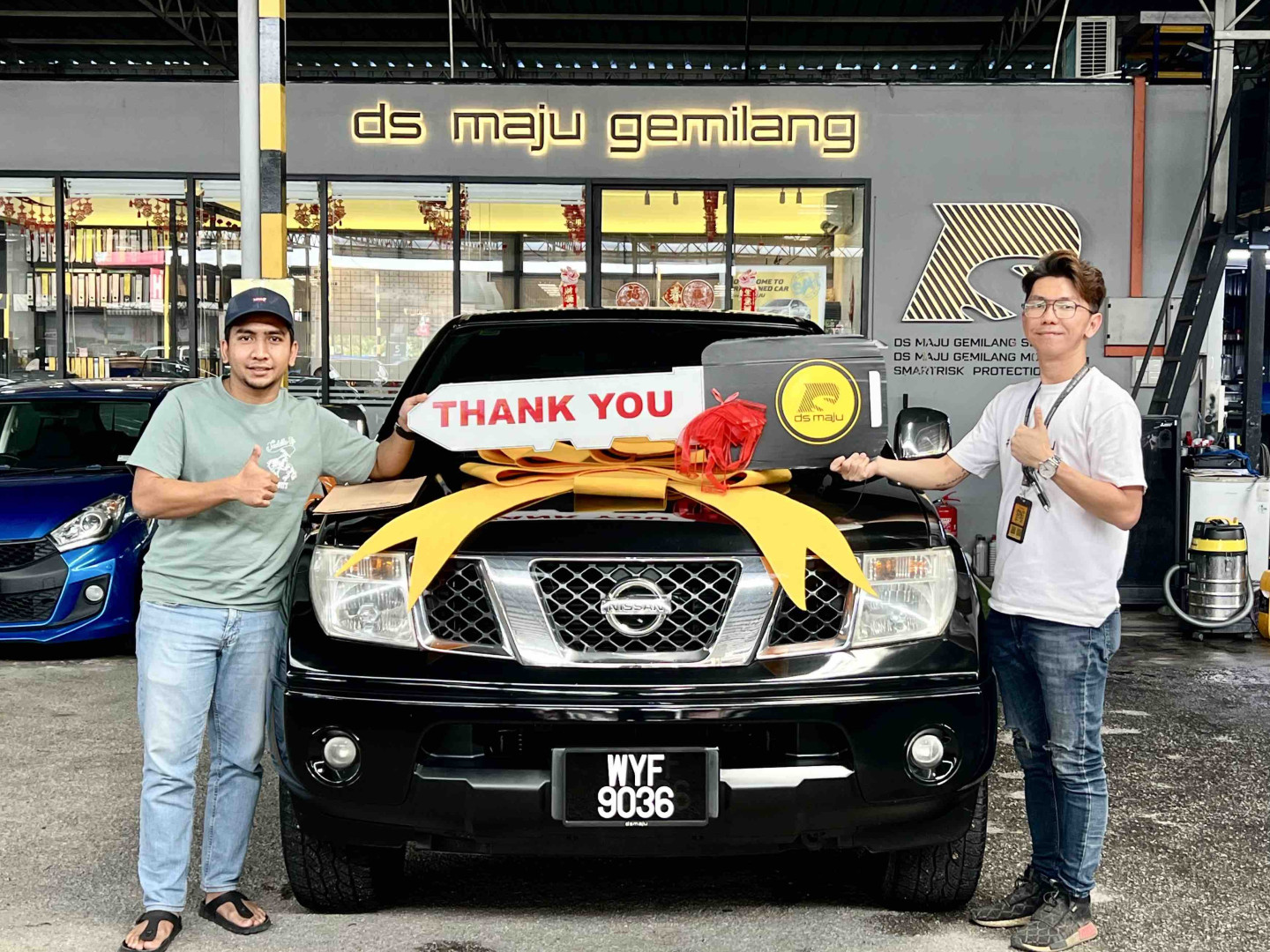 Nissan Navara : Salesman power. Easy and very fast service KC highly recommended