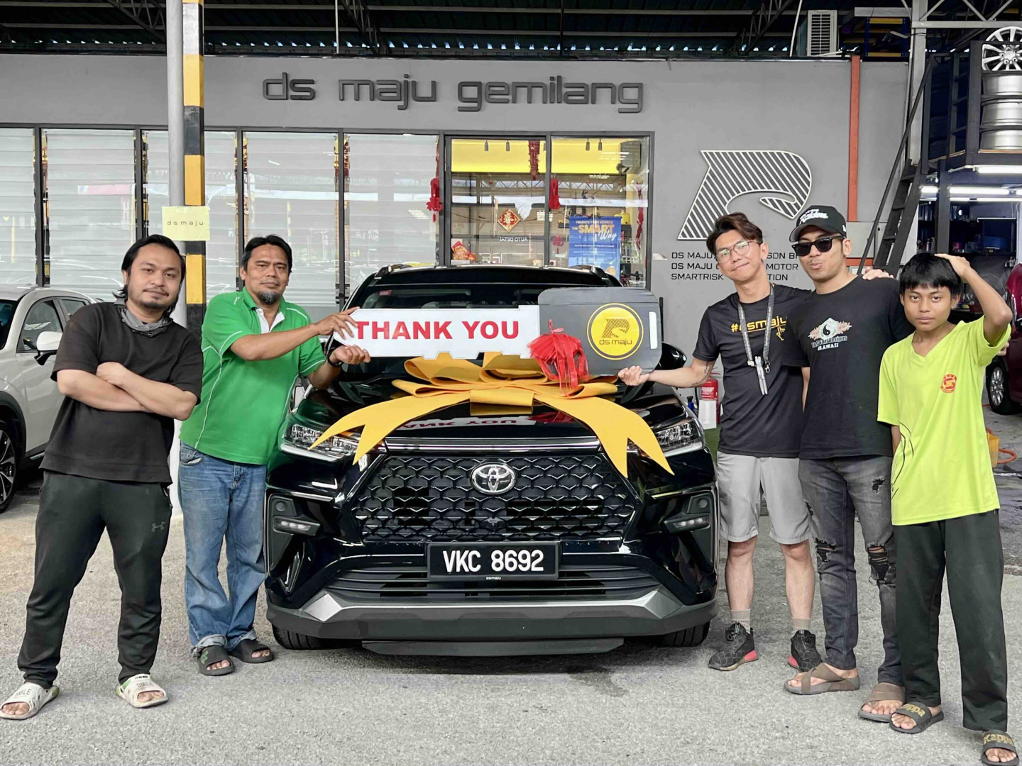 Toyota Veloz : sales man yang senang berurusan dan mesra