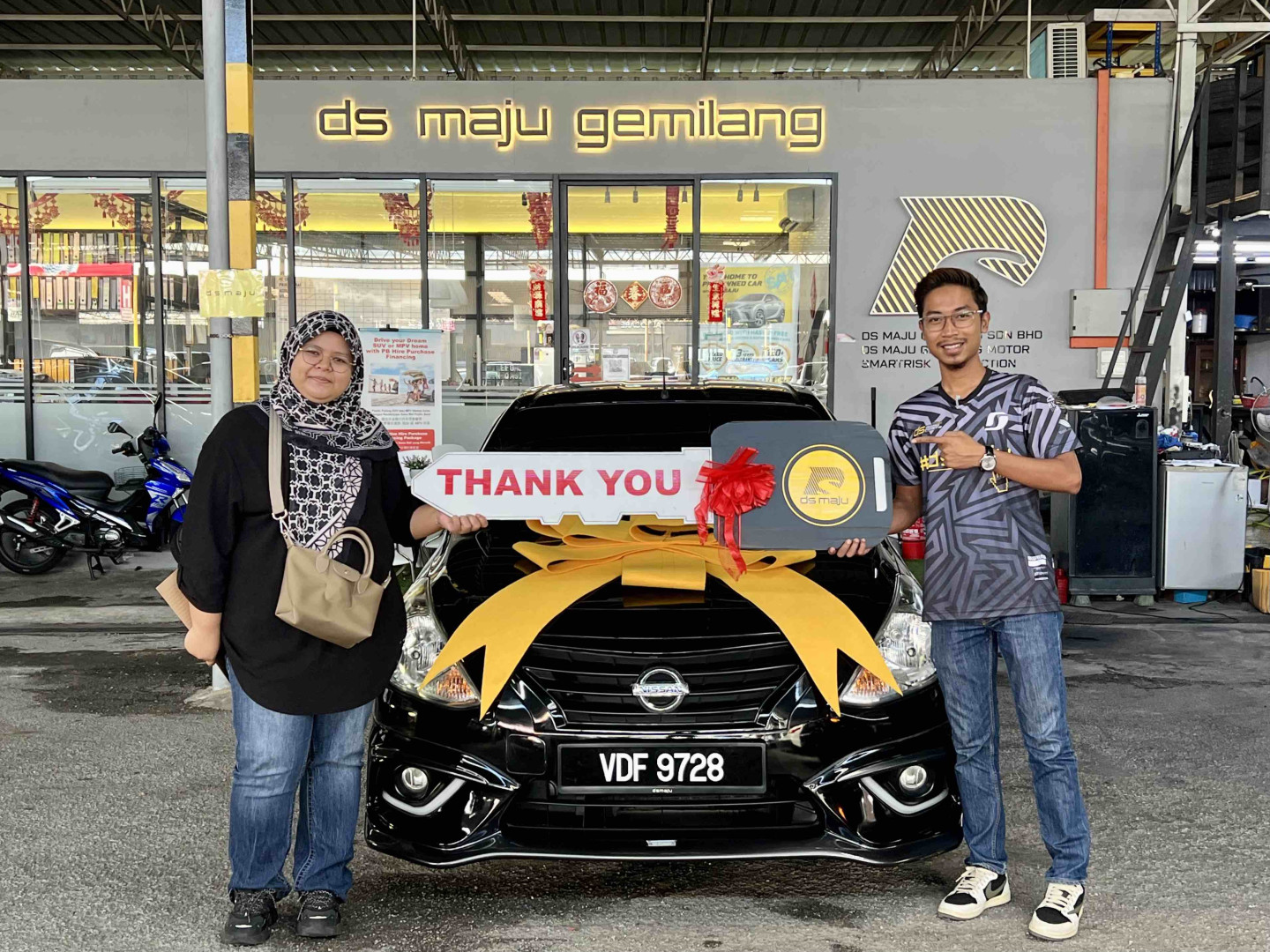 Nissan Almera : Salesman terbaik Encik Aidil. Kereta tiptop harga berbaloi. Support Ds Maju!