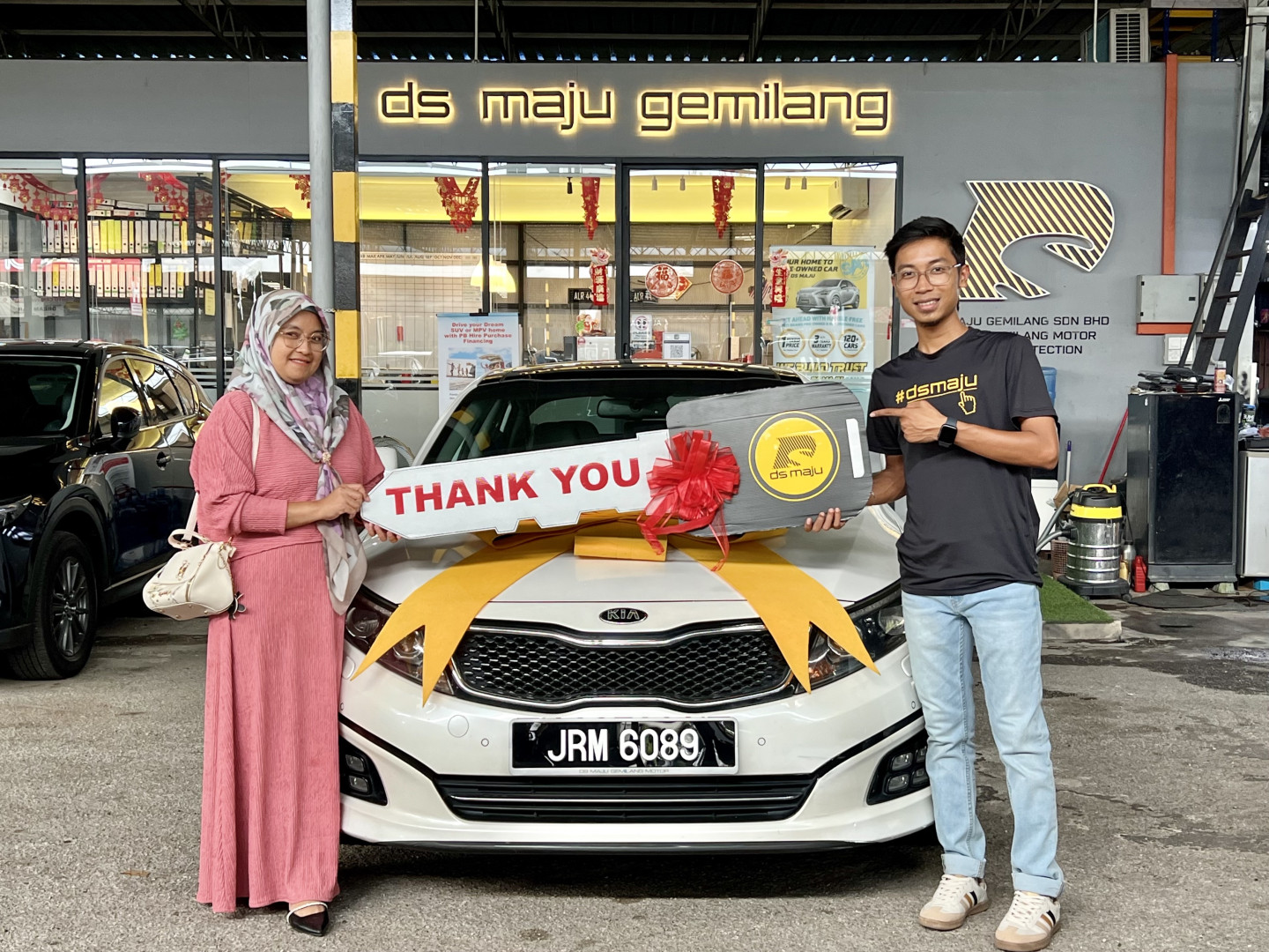Kia Optima K5 : the process was fast n the service was very nice. we r satisfied with the services that provide by staff AIDIL. i give to him 5 star .